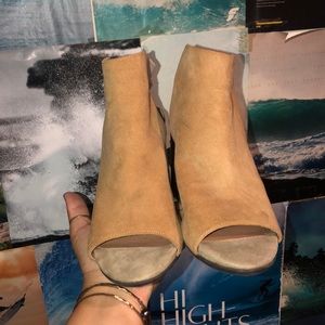 Bootie high heeled shoes